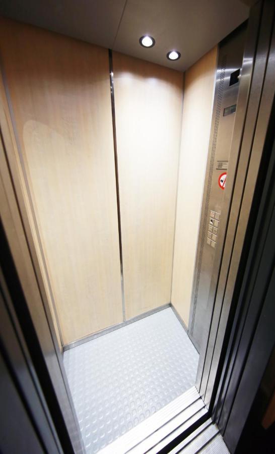 Cozy Apartment Close To Cornavin Train Station And Lake Genève Buitenkant foto